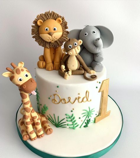 Stacey- Celebration Cakes on Instagram: “• J U N G L E •” Animal Cakes For Kids, Jungle Birthday Cakes, Zoo Cake, Jungle Theme Cakes, Boys 1st Birthday Cake, Baby Boy Birthday Cake, Jungle Thema, Animal Birthday Cakes, Baby First Birthday Cake