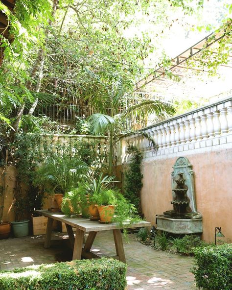 Kunal Nayyar of 'The Big Bang Theory' shares a gorgeous Tudor-style home with his wife in the heart of LA. Here are some glimpses from the lavish abode that blends periods details with modern comfort. #kunalnayyar #nehakapur #celebhome #realestate #celebhome #thebigbangtheory #celeb #home #architecture Tudor Courtyard, Kunal Nayyar, Tudor Style Homes, Home Architecture, Tudor Style, Big Bang Theory, Big Bang, Bigbang, In The Heart