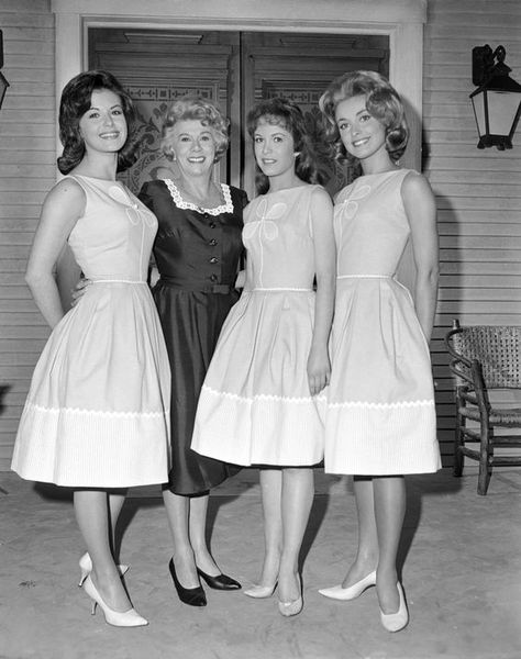 Sharon on far right of 'Petticoat Junction' set. Her semi nude photos got her fired before her scenes began. Petticoat Junction, The Beverly Hillbillies, Sharon Tate, Valley Of The Dolls, Malibu Barbie, Old Tv Shows, Patchwork Jeans, Jane Fonda, Vintage Tv