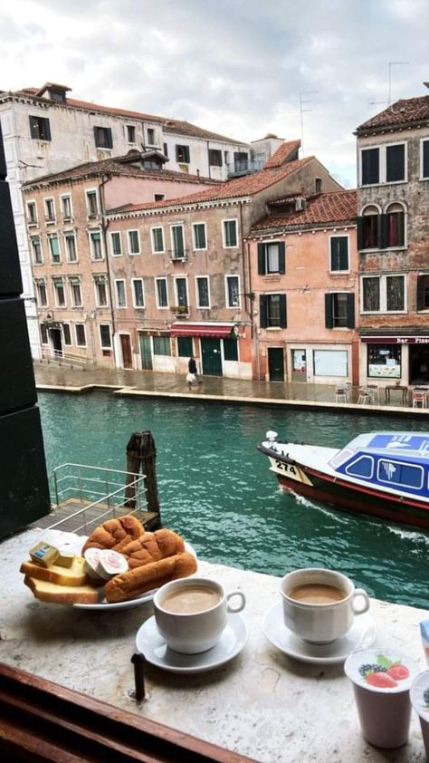 Breakfast In Venice, Italy Breakfast, Venice Cafe, Dobro Jutro, Flight Booking, Venice Italy Travel, Explore Italy, Quaint Village, Euro Summer