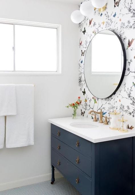 The clean simple colors in this bathroom goes so well with the brightly colored yet clean looking wallpaper. I'm totally digging it! Design Interior Baie, Makeover Kamar Mandi, Bilik Mandi, Bad Inspiration, Modern Farmhouse Bathroom, Downstairs Bathroom, Wallpaper Accent Wall, Girls Bathroom, Bathroom Wallpaper