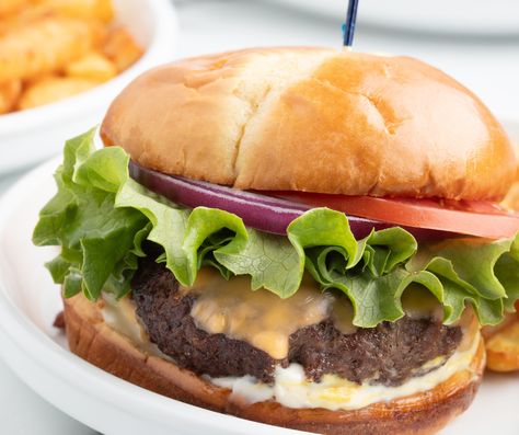 Copycat Culvers Butter Burgers - Fork To Spoon Culvers Butter Burger Recipe, Perfect Burger Recipe, Butter Burger, Drink Video, Double Burger, Butter Burgers, Perfect Burger, Burger Seasoning, Beef Patty