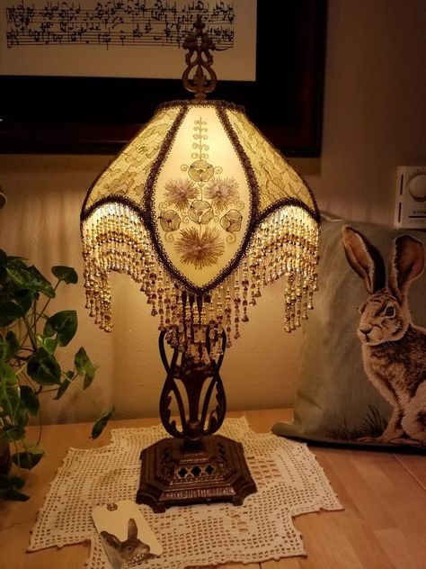 Ornate Table Lamps, Antique Lamp Aesthetic, Stained Glass Lamps Victorian, Victorian Lamp Drawing, Whimsigoth Lamps, Lamps Aesthetic Vintage, Art Nouveau Lampshade, Lamp Shade Vintage, Lampe Art Nouveau