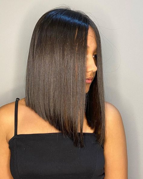 Sharp Long Bob, Triangle Bob Haircut, Shoulder Length Angled Hair, Low Graduation Haircut, Triangular One Length Haircut, Short One Length Hair, Slanted Bob Haircut, 45 Degree Haircut, A Line Lob