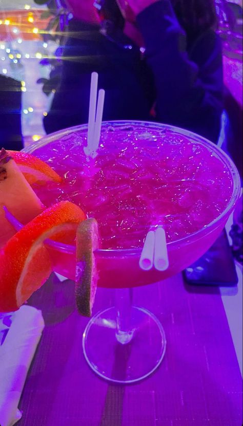 Pink Alcoholic Drink, Pink Drinks Aesthetic, Pink Liquor, Spam Post, Drinks Aesthetic, Pretty Alcoholic Drinks, Relationship Pics, Alcholic Drinks, Yummy Alcoholic Drinks