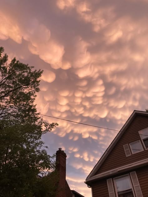 Mammatus Clouds Wallpaper, Mammatus Clouds Aesthetic, Weather Phenomenon, Supercell Thunderstorm, Clouds At Sunset, Mammatus Clouds, Sunset Summer, Meteorology, Pretty Stuff