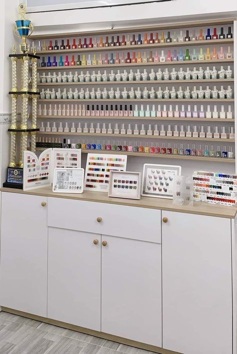 Nail Shelf Ideas, Nails Organization Ideas, Nail Swatches Display, Nail Technician Room, Nail Parlour, Nail Tech School, Nail Salon Interior Design, Nail Salon Interior, Beauty Room Salon