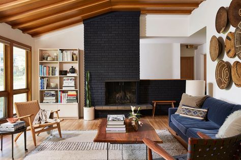 Mid century modern living room with black brick fireplace and wood paneling beam vaulted ceiling Fireplace Refresh, Painted Fireplace, Modern Fireplaces, Black Fireplace, Modern Ranch, Mid Century Living, Mid Century Living Room, Mid Century Modern Living, Mid Century Modern Living Room