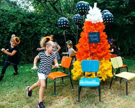 Halloween musical chairs is just like ordinary musical chairs, only played to a Halloween soundtrack and full of fun Halloween decor. As ordinary musical chairs goes, it is a blast for all ages and brings out just enough of everyone’s competitive spirit. Set up chairs around a fun tree decorated for Halloween, as designer Jennifer Perkins did here. Forest Ideas, Party Stations, Fun Halloween Party Games, Halloween Christmas Tree, Dekorasi Halloween, Fun Halloween Games, Halloween Party Decor Diy, Musical Chairs, Easy Halloween Party