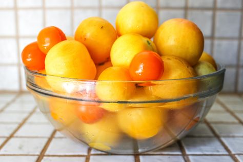 Orange Tomatoes Recipes, Yellow Tomato Sauce, Yellow Cherry Tomatoes, Roasted Tomato Recipes, Canning Tomatoes Recipes, Tomato Pasta Recipe, Cherry Tomato Recipes, Cherry Tomato Sauce, Yellow Tomatoes