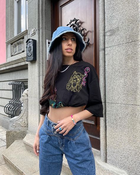 “Be Cool“ Oversized T-Shirt and Light Denim Blue Bucket Hat Blue Bucket Hat Outfit, Denim Bucket Hat Outfit, Bucket Hat Outfit, Green Scrunchie, Blue Bucket Hat, Blue Scrunchie, Denim Bucket Hat, Hat Outfit, Outfits With Hats