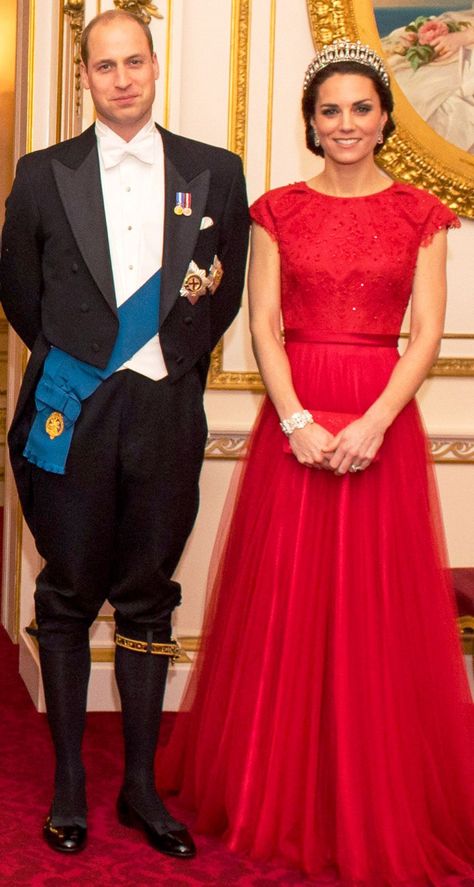 Moda Kate Middleton, Vévodkyně Kate, Style Kate Middleton, Duchesse Kate, Düşes Kate, Prince William Et Kate, Looks Kate Middleton, Elegant Red Dress, Estilo Kate Middleton