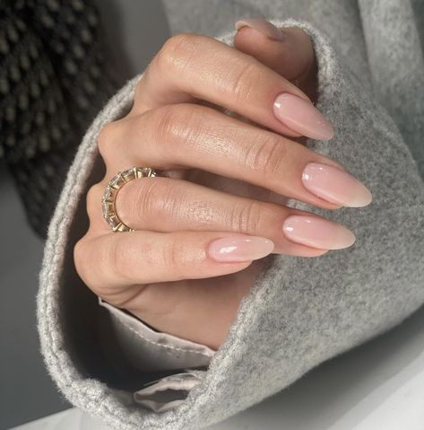 Mandelforming Nails, Winter Nails Acrylic, Almond Acrylic Nails, Neutral Nails, Girls Nails, Nature Tattoos, Elegant Nails, Classy Nails, Minimalist Nails