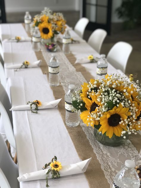 Bee Table Decorations, Rustic Sunflower Wedding Ideas, Themed Centerpiece Ideas, Sunflower Wedding Ideas, Sunflower Wedding Centerpieces, Sunflower Wedding Decorations, Sweet As Can Bee, Rustic Sunflower Wedding, Sunflower Centerpieces