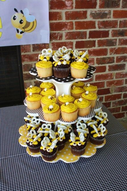 Cupcakes at a Bumble Bee Party #bumblebee #partycupcakes Bumble Bee Party, Bee Cupcakes, Bumble Bee Birthday, Bee Theme Party, Bee Birthday Party, Bee Cakes, Bee Baby Shower Theme, Bumble Bee Baby Shower, Bee Party