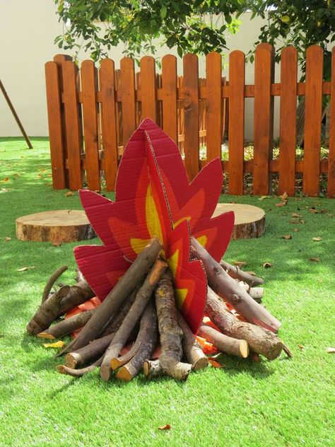 What a wonderful camp fire!! So easy to make!! See more party ideas and share yours at CatchMyParty.com #catchmyparty #partyideas #campingparty #fire #campingpartydecorations Campfire Diy, Fake Campfire, Camping Party Decorations, Camp Vbs, Campfire Party, Lumberjack Party, Camping Theme Party, Vbs Themes, Camping Parties