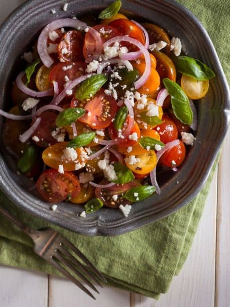 Spanish Tomato Salad, Spanish Salad Recipes, Spanish Salads, Spanish Side Dishes, Spanish Lunch, Recipes From Spain, Tomato Onion Salad, Spanish Salad, Salad Sayur