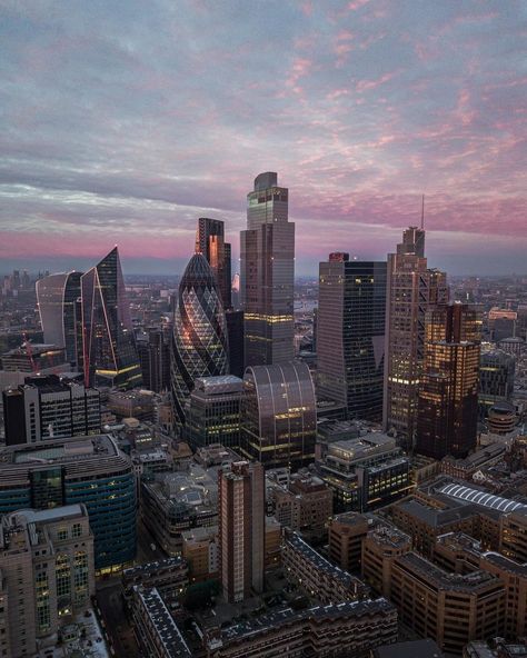 City Of London Skyline, London Skyline Aesthetic, London Business Aesthetic, London City Aesthetic, London Pictures Ideas, London City Skyline, London City View, Uk Aesthetic, Places To Visit In London