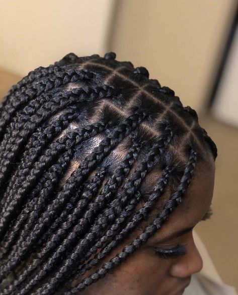 Knotless Braids Small Medium, Medium Part Knotless Braids, Medium Small Knotless Braids, Mini Knotless Box Braids, Knotless Box Braids Medium Styles, Small Medium Braids, Box Braids Small Medium, Medium Knotless Box Braids Medium Length, Knotless Box Braids Small Medium