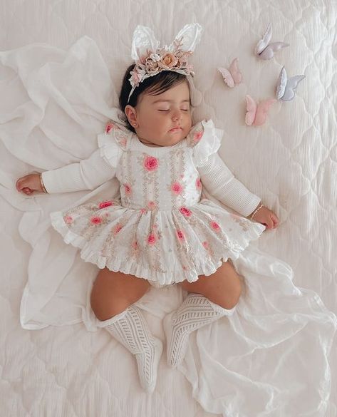 Arabella And Rose ™️ Est 2012 on Instagram: "Bunny Bunny 🌸🐰🌷 Baby Eve a perfect little Easter Bunny in our Amora Rose Romper⁠ ⁠ @book.of.baby.eve" Kid Outfits, Bunny Tattoos, Fall Outfits For School, Bunny Bunny, Baby Ootd, Ankara Style, Animal Photos, Cute Animal Photos