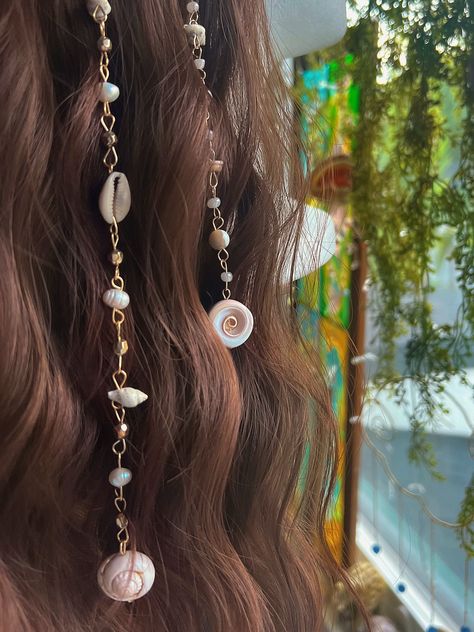 ONE Mermaid Seashell Hippie Hair Bead: Set with the intention of unity and communication. Includes a Sensitive Scalp Attachment Clip to attach the Hippie Hair Bead to your hair! Crystals: Clear Quartz, Pearls, Citrine and Hand-Picked Gulf Sea Shells. 🫧Every order comes with a goodie bag full of an assortment of hippie items!🫧 Hippie Hair Beads are made using Sterling Silver Wire/Gold Plated Wire each piece is made with ethnically sourced crystals<3 Each are handmade and not alike. They have th Mermaid Seashell, Bob Hair Color, Hair Charms, Beaded Hair Clips, Vacation Hairstyles, Hippie Hair, Hair Wraps, Hair Beads, Mermaid Hair