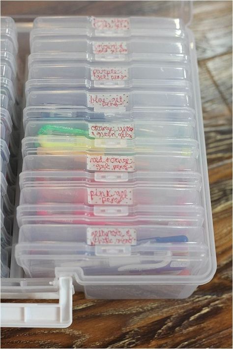 Brilliant organizing ideas for craft storage! Take all the pens you have for bullet journaling or for your planner, and store them by color using inexpensive photo storage boxes. SO smart! Quilting Storage, Photo Storage Boxes, Photo Storage Box, Photo Box Storage, Photo Case, Clutter Control, Scrapbook Organization, Art Supply Organization, Organize Craft Supplies