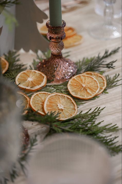 Orange Slices Table Decor, Orange Candle Holder, Sliced Oranges, Folded Napkins, Rose Gold Cutlery, Yellow Napkins, S Table, Gold Cutlery, Xmas 2024