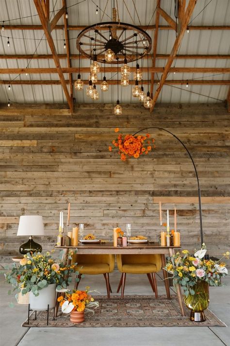 Mid Century Wedding, Sparrow Hawk, Modern Wedding Ideas, Mid Century Modern Wedding, Barn Table, Art Deco Mid Century Modern, Modern Wedding Theme, Modern Floral Arrangements, Chelsea Wedding