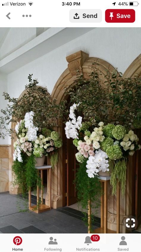 Dekoratívne Vence, Large Flower Arrangements, Garden Party Decorations, Wedding Aisle Decorations, Garden Entrance, Church Flowers, Wedding Garden, Ceremony Flowers, Aisle Decor