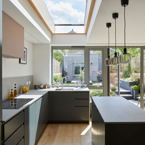 Victorian Terrace House Kitchen, Open Plan Terraced House, Terrace House Kitchen, Victorian Terrace Kitchen, Terraced House Interior, Small Terraced House, Modern Kitchen Extensions, Terrace Interior, Victorian Terraced House