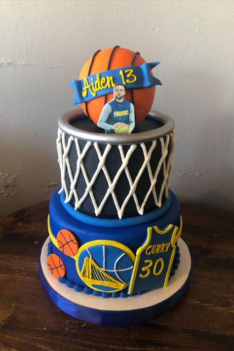 Warriors Birthday Cake, Golden State Warriors Cake, Warriors Cake, Golden State Warriors Birthday, Minecraft Crafting Recipes, Basketball Birthday Cake, Basketball Theme Birthday, Movie Cakes, Basketball Cake