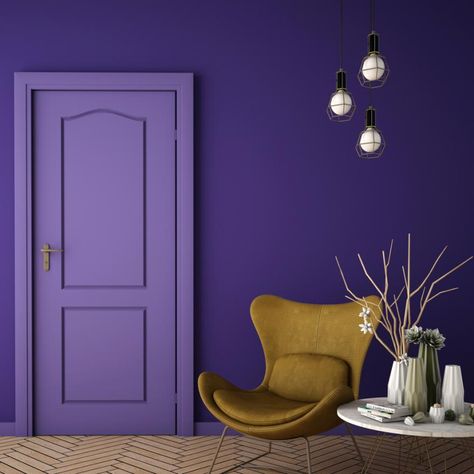 Idées déco : les couleurs à associer avec le violet - M6 Deco.fr Violet Decor, Violet Interior, Violet Wall, Modern Bathroom Colours, Deco Violet, Purple Interior Design, Violet Room, Patterned Bathroom Tiles, Rustic Farmhouse Living Room