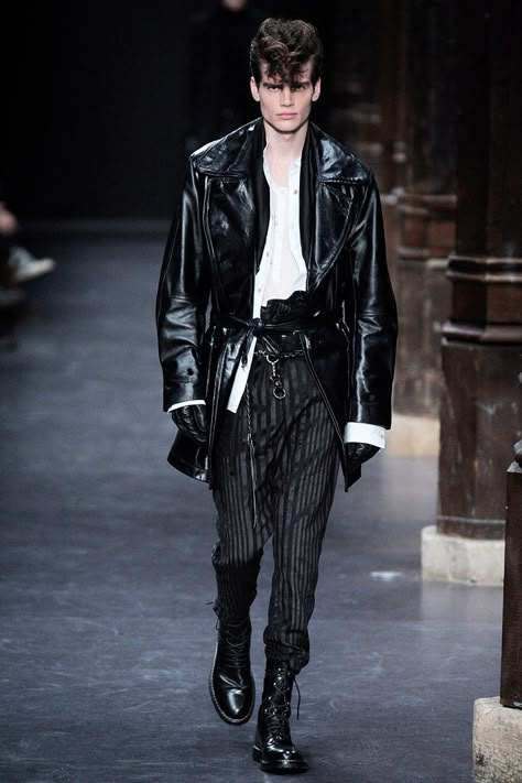 Luxury Male Outfits, Vampire Man Outfit, Male Trad Goth Fashion, Fancy Goth Outfits Men, Casual Goth Men, Trad Goth Outfits Masc, Fancy Male Outfits, Male Trad Goth, Vkei Outfits Men