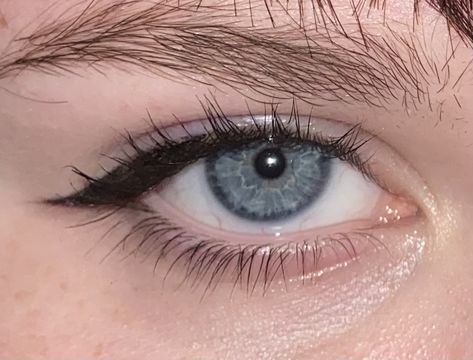 Eyeliner Simple Natural Looks, Eyeliner Simple, Beautiful Eyes Color, Learn Makeup, Swag Makeup, Edgy Makeup, Glowing Makeup, Aesthetic Eyes, Eyeliner Looks