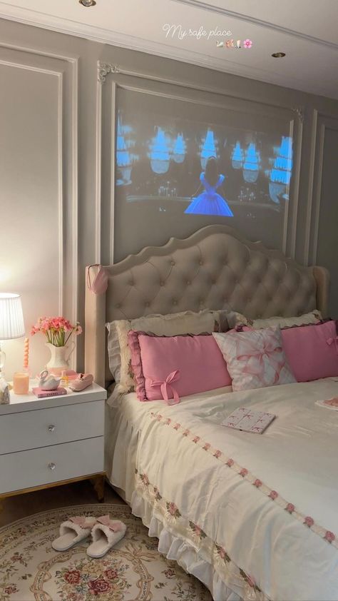 Threads:- @_.sbxb Princess Room Aesthetic, Cottage House Interior, My Safe Place, Small Bedroom Inspiration, Future Apartment Decor, Princess Room, My Princess, Girly Room, Cute Bedroom Decor