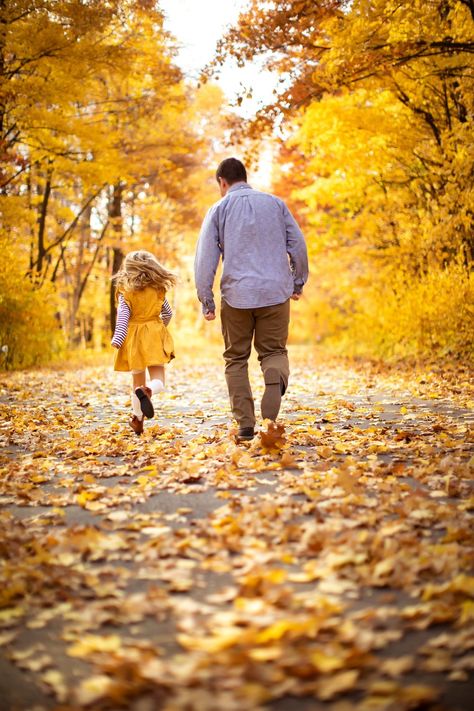 Young girl in bright yellow dress running down a path covered in fall leaves with her dad. Fall Photos Ideas Family, Fall Family Photos Leaves, Fall Leaves Family Pictures, Kids Fall Photoshoot Ideas, Fall Forest Family Pictures, Family Pictures Park, Fall Family Of 3 Photoshoot, Fall Family Pictures With Teenagers, Family Fall Portraits