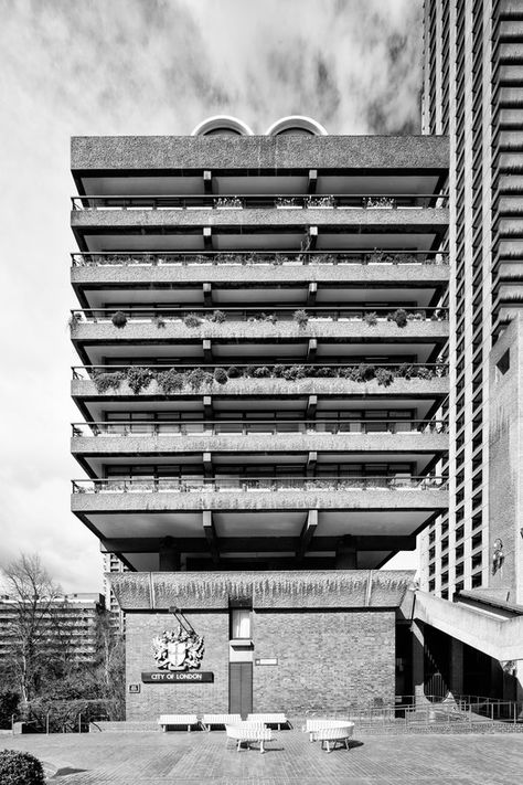 AD Classics: The Barbican Estate / Chamberlin, Powell and Bon Architects | ArchDaily Brutalist Sculpture, Barbican Estate, Robert Mallet Stevens, Council Estate, House Image, Brutalism Architecture, The Barbican, British Architecture, Modernist Architecture