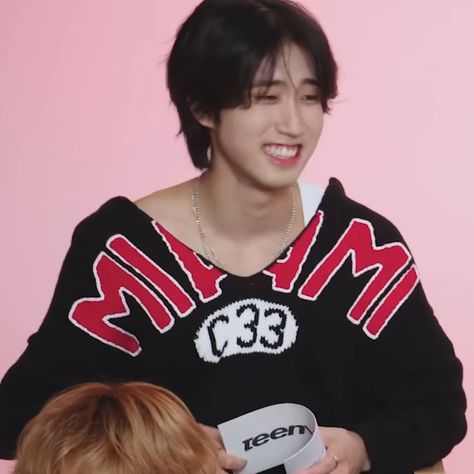 [Teen Vogue] Stray Kids Answer Questions About Each Other interview skz icon pfp laugh laughing smile smiling Han Jisung Laughing, Han Laughing, Han Jisung Smile, Skz Icon, Bad Haircut, Love Your Smile, Kids Laughing, Make Her Smile, Above The Clouds