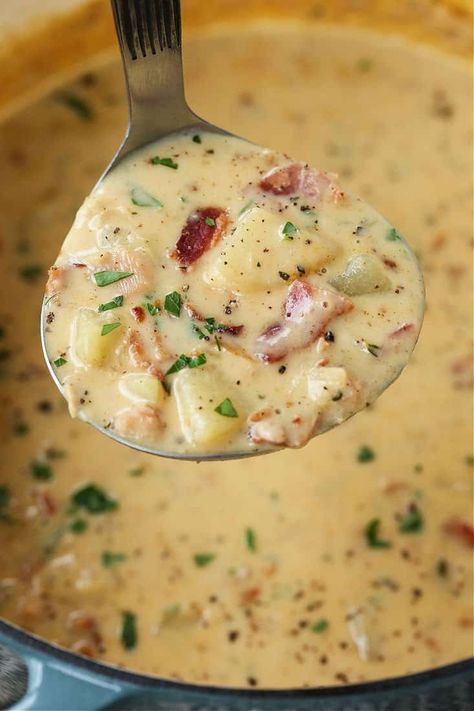 Clam Chowder New England, Best Clam Chowder Recipe, Clam Chowder Soup, Clam Chowder Recipe, Chowder Recipes Seafood, New England Clam Chowder, Lobster Dishes, Quick Soup, Chowder Soup