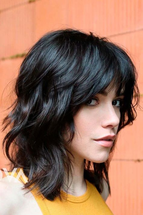 Medium Length Hairstyles To Look Unique Every Day | Glaminati Corte Shag, Brown Hair Colors, Hair Today, Hair Dos, Hair Day, Hairstyles With Bangs, Dark Hair, Fine Hair, Wavy Hair