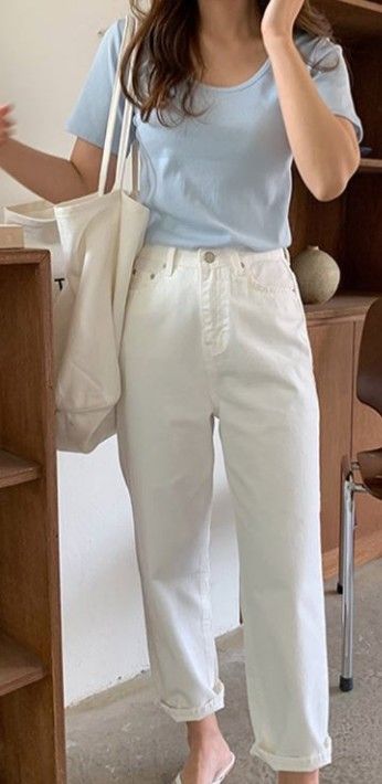 Simple Everyday Outfits Aesthetic, Trousers White Outfit, Basic Causal Outfits, How To Style Lavender Top, Perfect Outfits Classy, Study Outfit Aesthetic Summer, Finland Fashion Street Style, Dress Down Outfit School, No Skin Showing Outfits Aesthetic