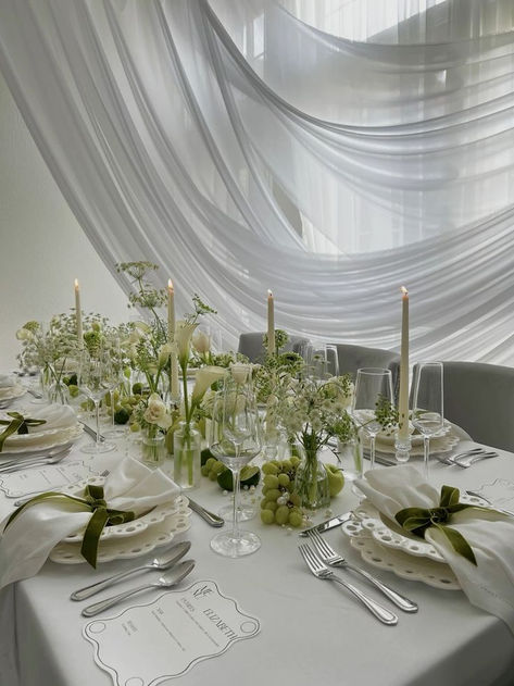 Wedding table setting, white tablecloth, white table napkins, wedding table, white candles on the table, exquisite table setting, table setting with white flowers, white flowers in a vase, table setting with bows, current trend for bows, bows, grapes on the table, сhiffon dome over the wedding table Modern French Wedding Decor, Civil Wedding Dinner Table Settings, Bridal Shower Dark Green, Green And White Theme Birthday Party, Mansion Wedding Ideas, Bridal Shower Decorations Greenery, Green Wedding Table Decor, Green Wedding Table, Green Table Settings