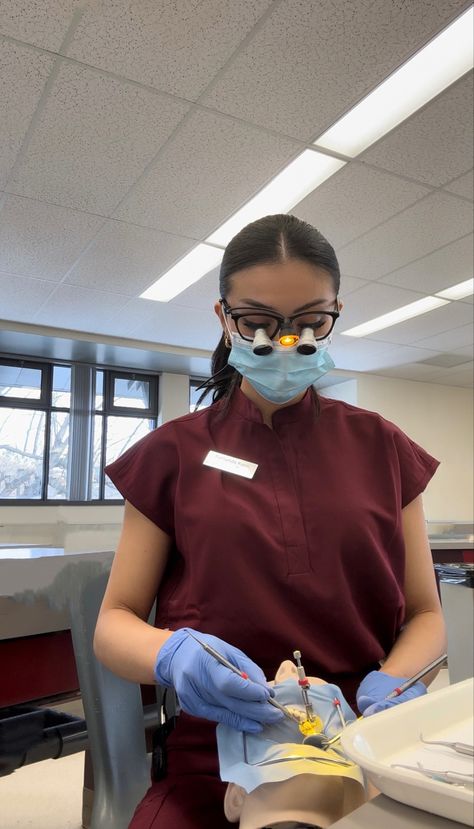 Orthodontist Assistant, Dentist Career, Dental Hygiene Student, Female Dentist, Dental Aesthetics, Dental Hygiene School, Dentistry Student, Medical School Life, Dental Fun