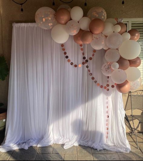 Pink And White Backdrop Party Ideas, Balloon Garland On Top Of Backdrop, Balloon Garland Stage Decor, Bridal Shower Ideas Simple Decoration, Outdoor Party Photo Backdrop, Party Decorations For Grandma, Rose Gold Backdrop Ideas, Tulle Backdrop With Balloons, Backdrop Ideas Curtain