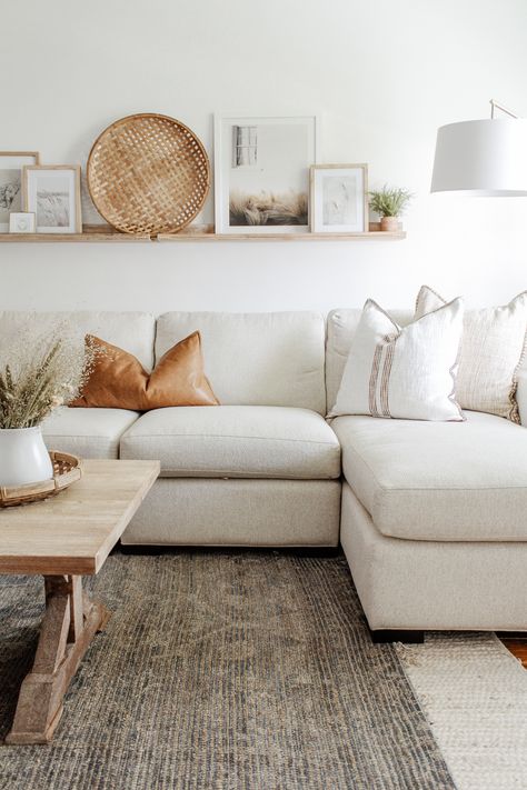 White Couch, Above Couch, Fall Living Room, Deco Studio, Patterned Rug, Couch Decor, Wicker Tray, Neutral Living Room, Living Room Decor Apartment