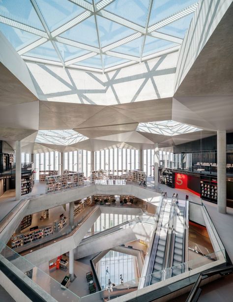 Atelier Oslo and Lundhagem unveil Oslo's "huge but intimate" central library. Oslo Opera House, Future Library, Library Architecture, Modern Library, Central Library, Design Library, Library Design, Building Structure, Lund