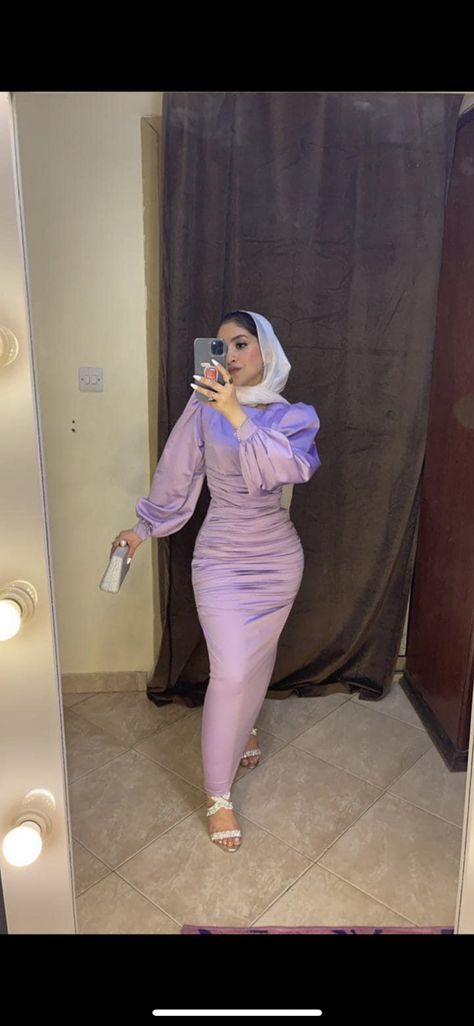 Lavender Formal Dress Long Sleeve, Hijabi Graduation Outfits Cap And Gown, Prom Hijab, Satin Dress Hijab, Satin Dress With Sleeves, Dress For Hijab, Lavender Satin Dress, Soiree Dresses For Hijab, Lavender Formal Dress