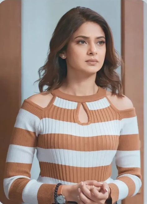 Jennifer Winget Beyhadh, Barbie Fashion Sketches, Beauty Crush, Photoshop Express, Yellow Gown, Simple Kurti Designs, Stylish Photo Pose, Jennifer Winget, Dress Indian Style