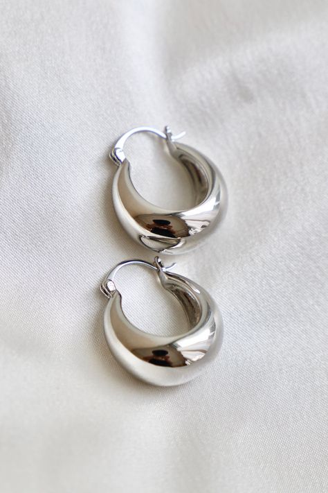 SILVER COCO CHUNKY HOOP EARRINGS – Katie Waltman Jewelry Thick Earrings Hoop, Silver Jewelry Styling, Thick Silver Jewelry, Silver Girly Jewelry, Jewellery Silver Earrings, Thick Silver Hoops, Old Money Jewelry Silver, Silver Simple Earrings, Silver Jewelry Aesthetic Elegant