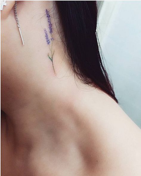 40 Stylish Small Tattoos You'll Want to Flaunt Every Day: Choosing a great outfit takes time and careful consideration — a tattoo, well, the fact it's permanent means it takes even more thinking. Flower Neck Tattoo, Minimalist Tattoo Meaning, Realistisches Tattoo, Lavender Tattoo, Tattoo Equipment, Most Popular Tattoos, Subtle Tattoos, Tattoo Trends, Little Tattoos